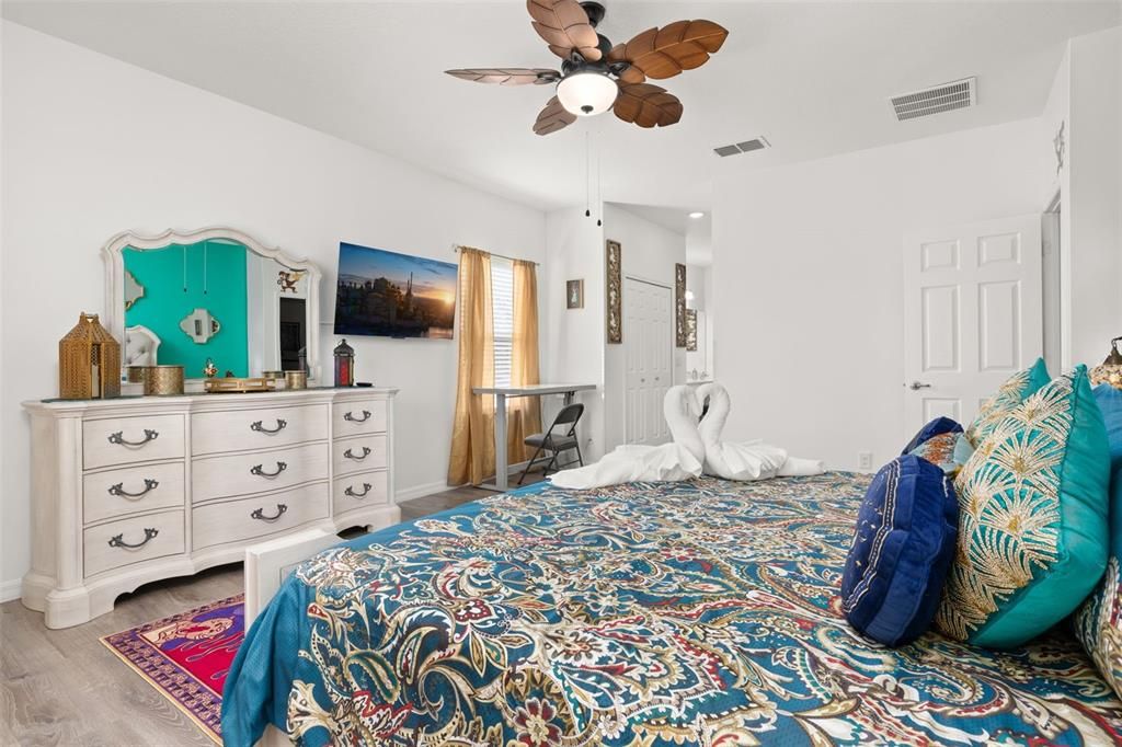 For Sale: $520,000 (5 beds, 5 baths, 3331 Square Feet)