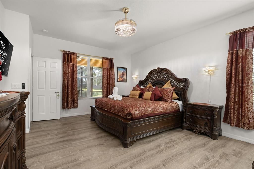 For Sale: $520,000 (5 beds, 5 baths, 3331 Square Feet)