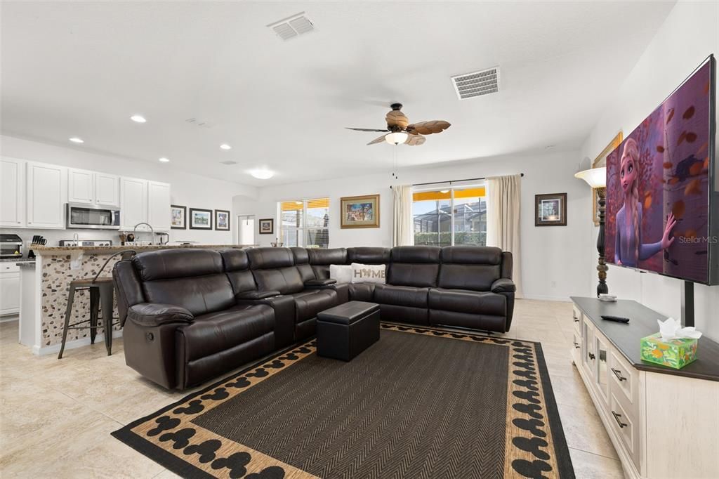 For Sale: $520,000 (5 beds, 5 baths, 3331 Square Feet)