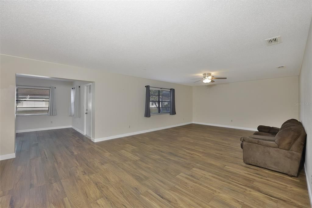 待售: $199,000 (2 贝兹, 2 浴室, 1448 平方英尺)