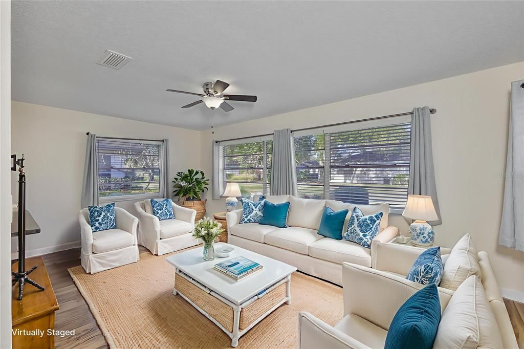 待售: $199,000 (2 贝兹, 2 浴室, 1448 平方英尺)