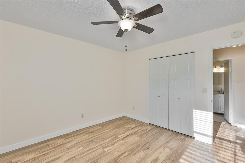 待售: $199,000 (2 贝兹, 2 浴室, 1448 平方英尺)