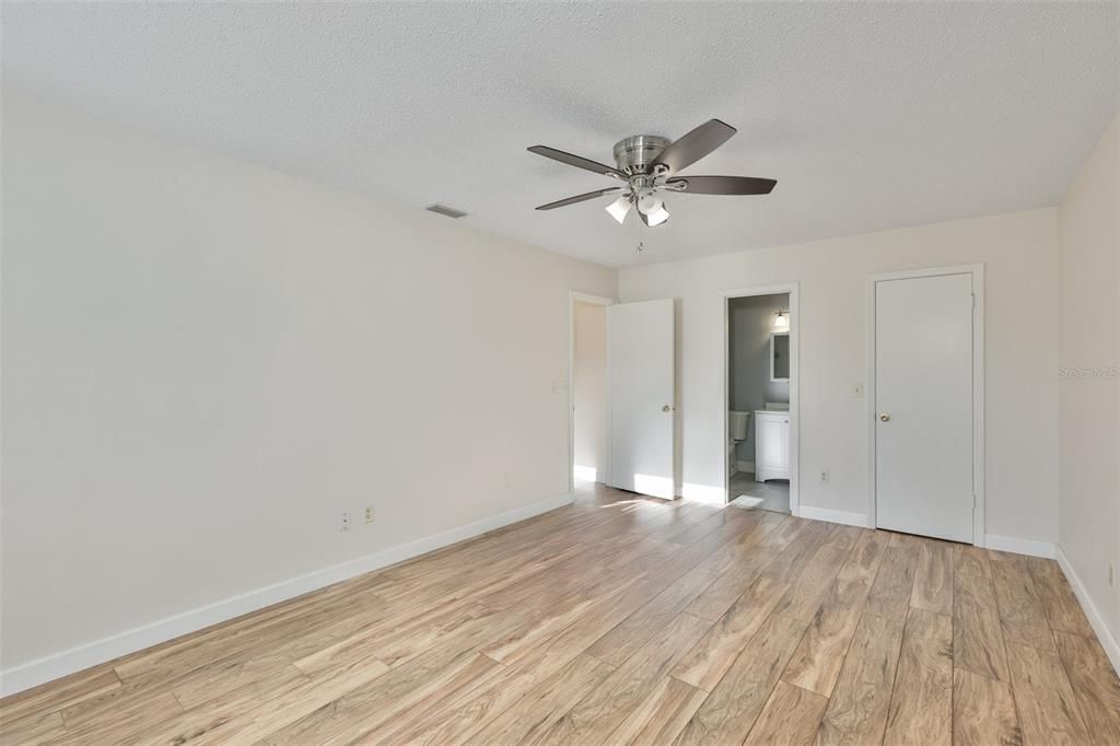 待售: $199,000 (2 贝兹, 2 浴室, 1448 平方英尺)