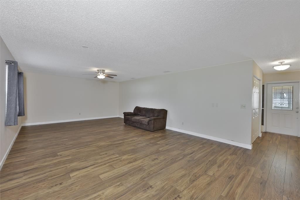 待售: $199,000 (2 贝兹, 2 浴室, 1448 平方英尺)