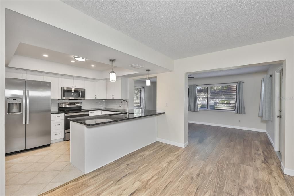 待售: $199,000 (2 贝兹, 2 浴室, 1448 平方英尺)