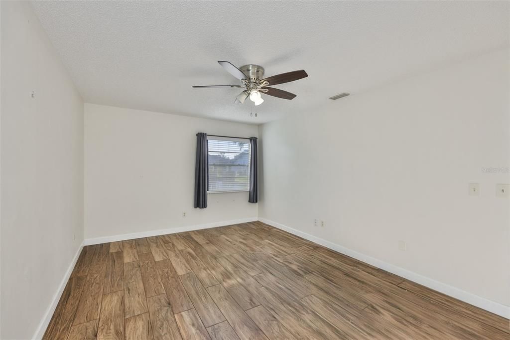 待售: $199,000 (2 贝兹, 2 浴室, 1448 平方英尺)