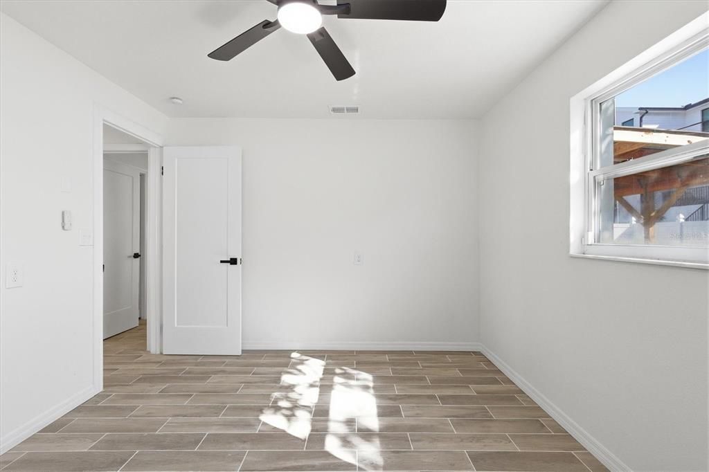 На продажу: $439,900 (3 спален, 2 ванн, 1230 Квадратных фут)