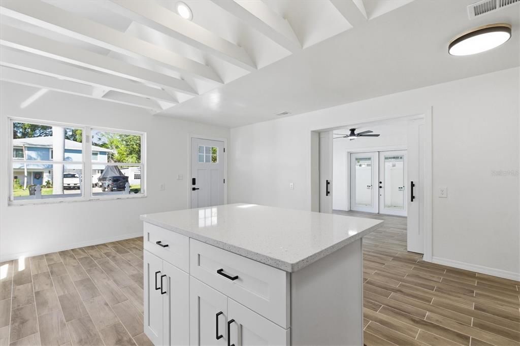 На продажу: $439,900 (3 спален, 2 ванн, 1230 Квадратных фут)