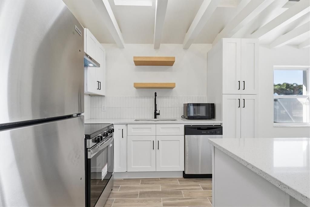 На продажу: $439,900 (3 спален, 2 ванн, 1230 Квадратных фут)