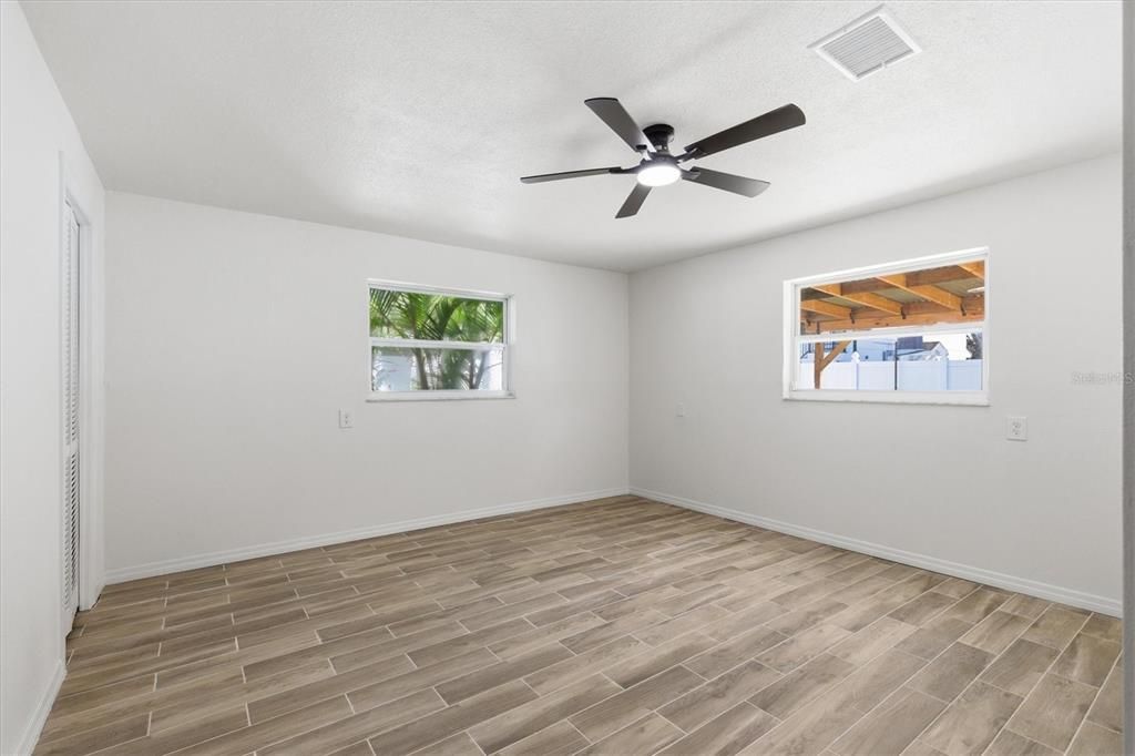 На продажу: $439,900 (3 спален, 2 ванн, 1230 Квадратных фут)