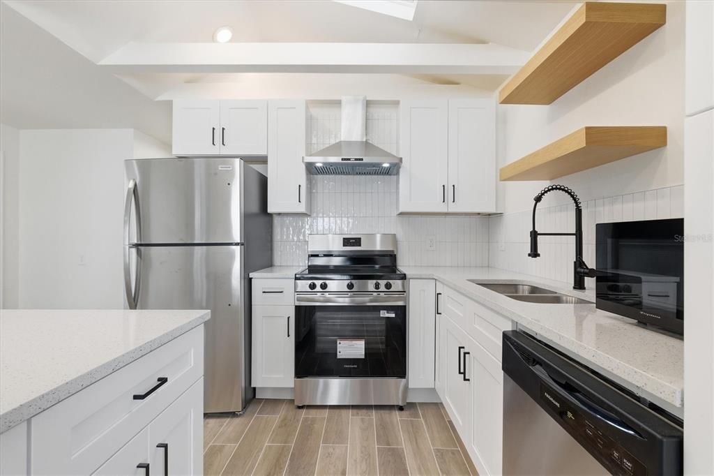 На продажу: $439,900 (3 спален, 2 ванн, 1230 Квадратных фут)