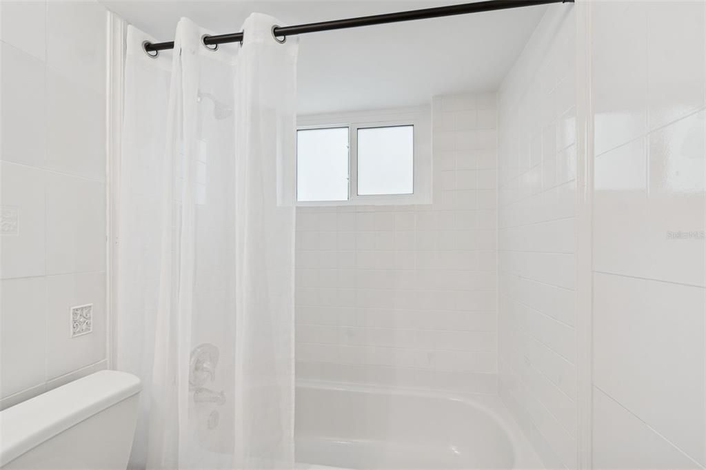 En Venta: $565,000 (4 camas, 2 baños, 1380 Pies cuadrados)