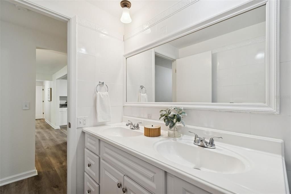 En Venta: $565,000 (4 camas, 2 baños, 1380 Pies cuadrados)