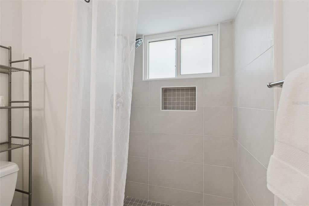 En Venta: $565,000 (4 camas, 2 baños, 1380 Pies cuadrados)