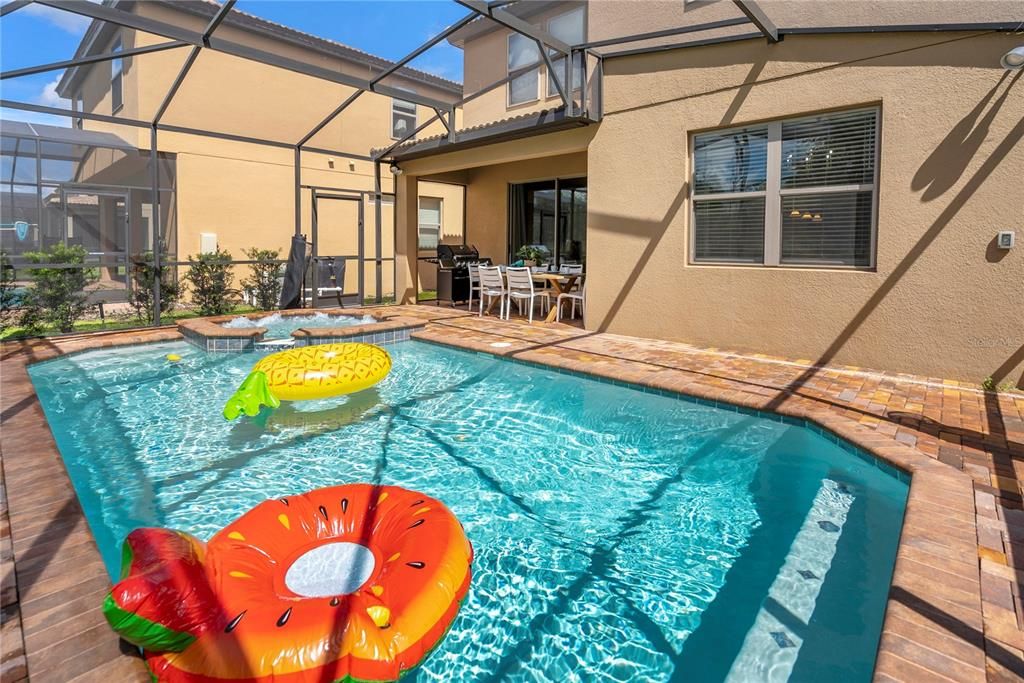 For Rent: $3,000 (5 beds, 5 baths, 2587 Square Feet)