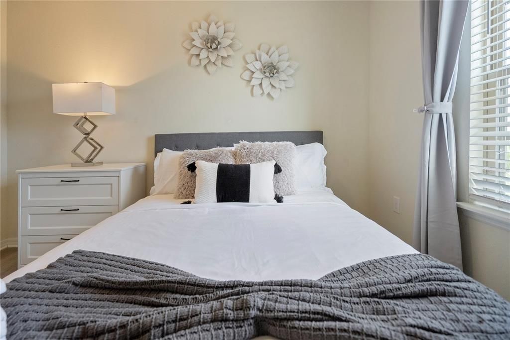 For Rent: $3,000 (5 beds, 5 baths, 2587 Square Feet)