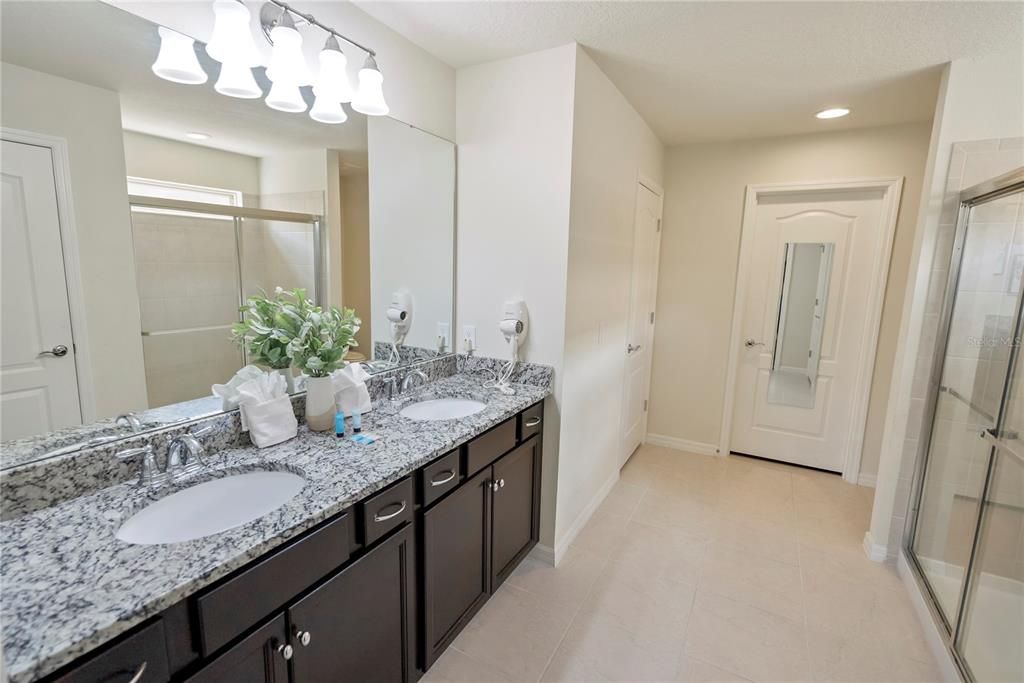 For Rent: $3,000 (5 beds, 5 baths, 2587 Square Feet)