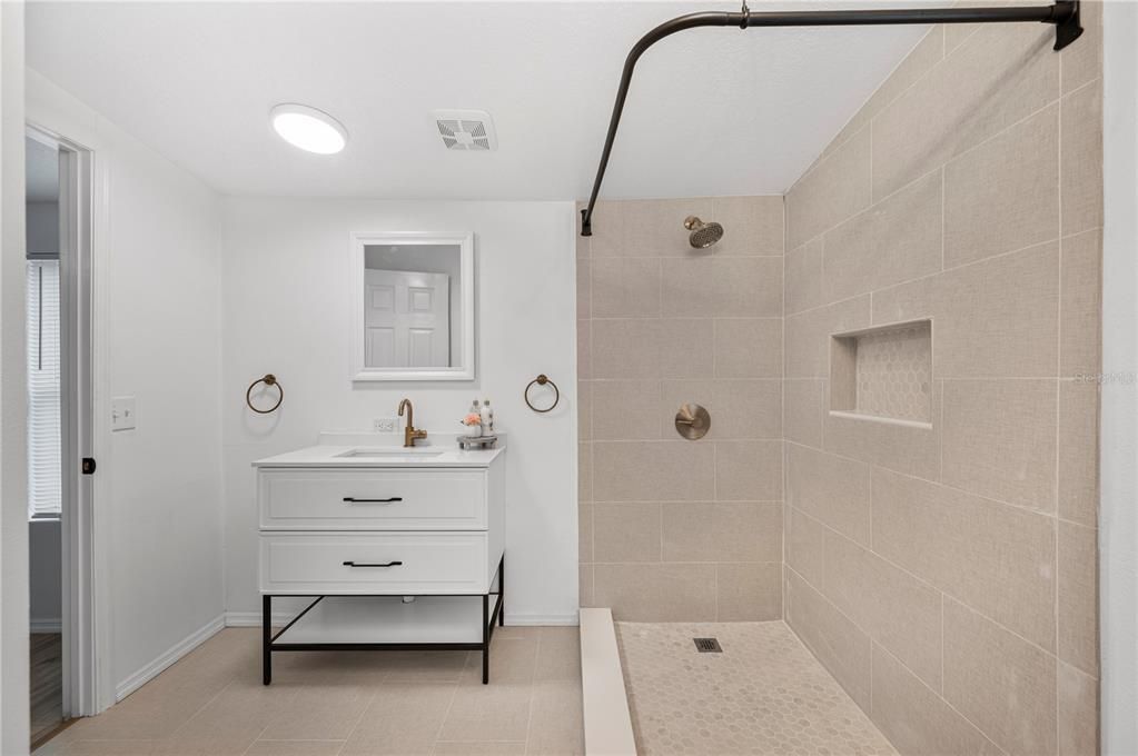 В аренду: $1,400 (2 спален, 2 ванн, 1056 Квадратных фут)