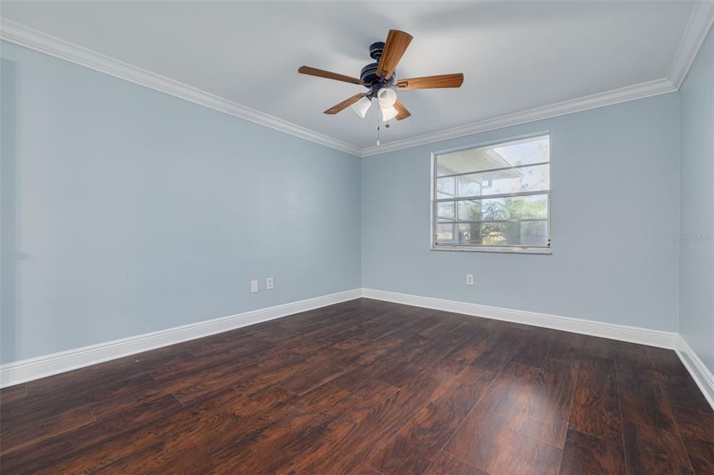 For Sale: $114,000 (2 beds, 1 baths, 831 Square Feet)