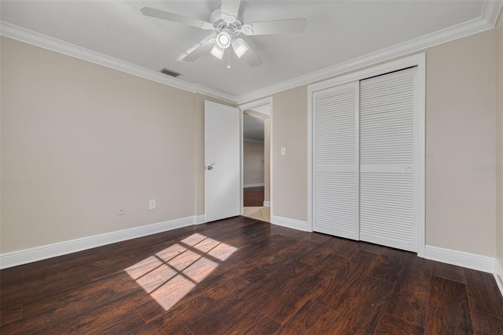 For Sale: $114,000 (2 beds, 1 baths, 831 Square Feet)