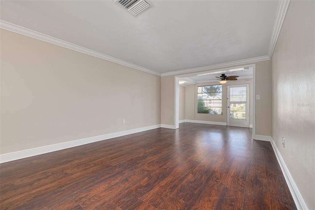 For Sale: $114,000 (2 beds, 1 baths, 831 Square Feet)