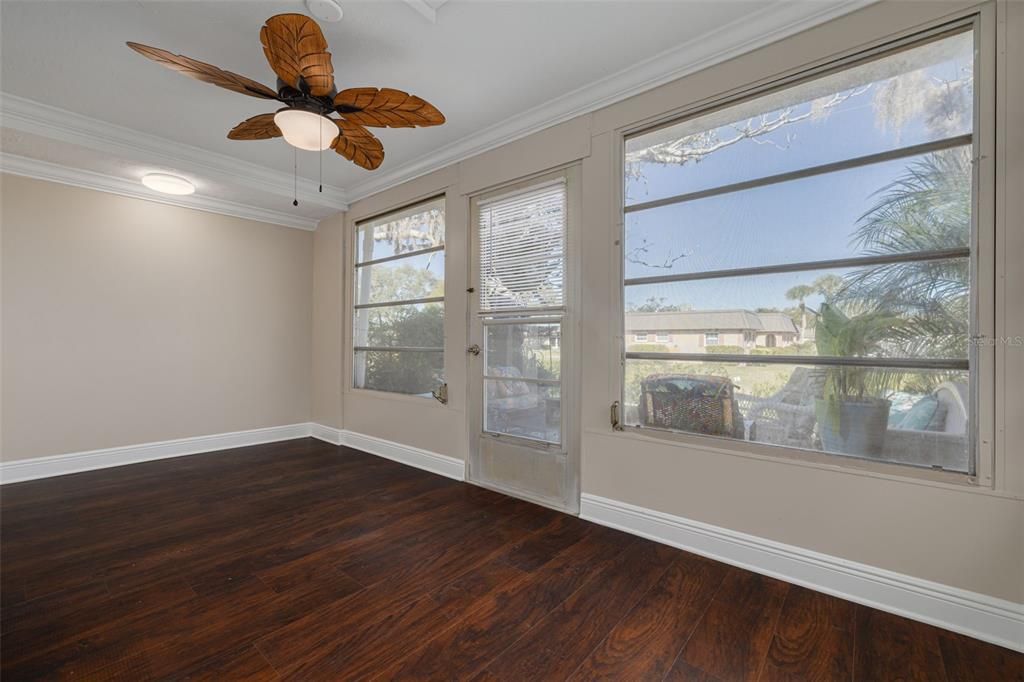 For Sale: $114,000 (2 beds, 1 baths, 831 Square Feet)