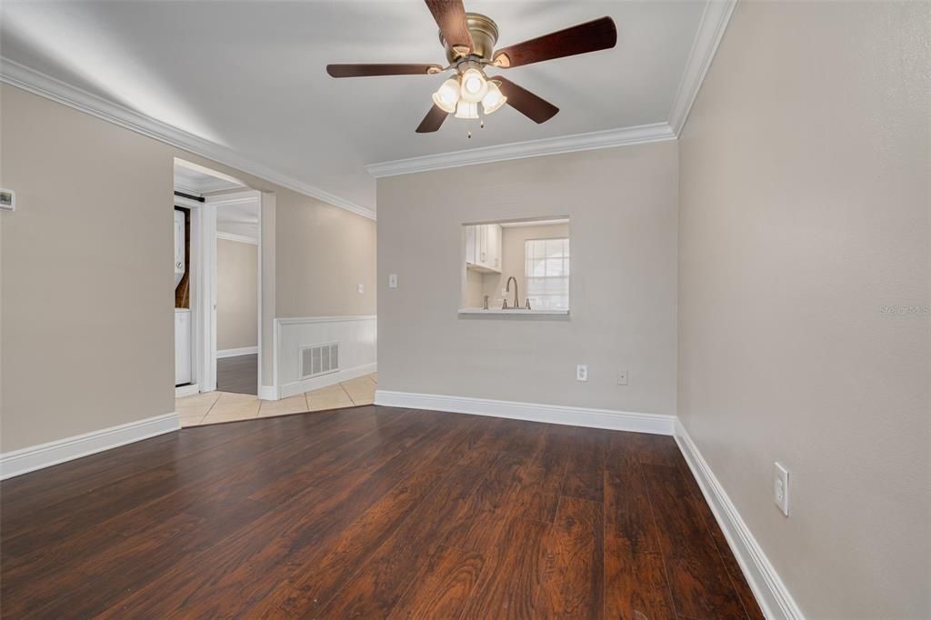 For Sale: $114,000 (2 beds, 1 baths, 831 Square Feet)