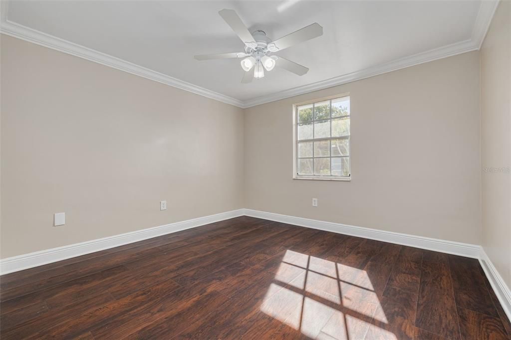 For Sale: $114,000 (2 beds, 1 baths, 831 Square Feet)