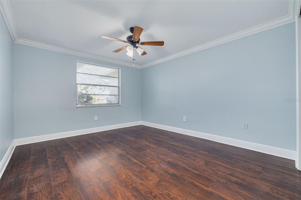 For Sale: $114,000 (2 beds, 1 baths, 831 Square Feet)