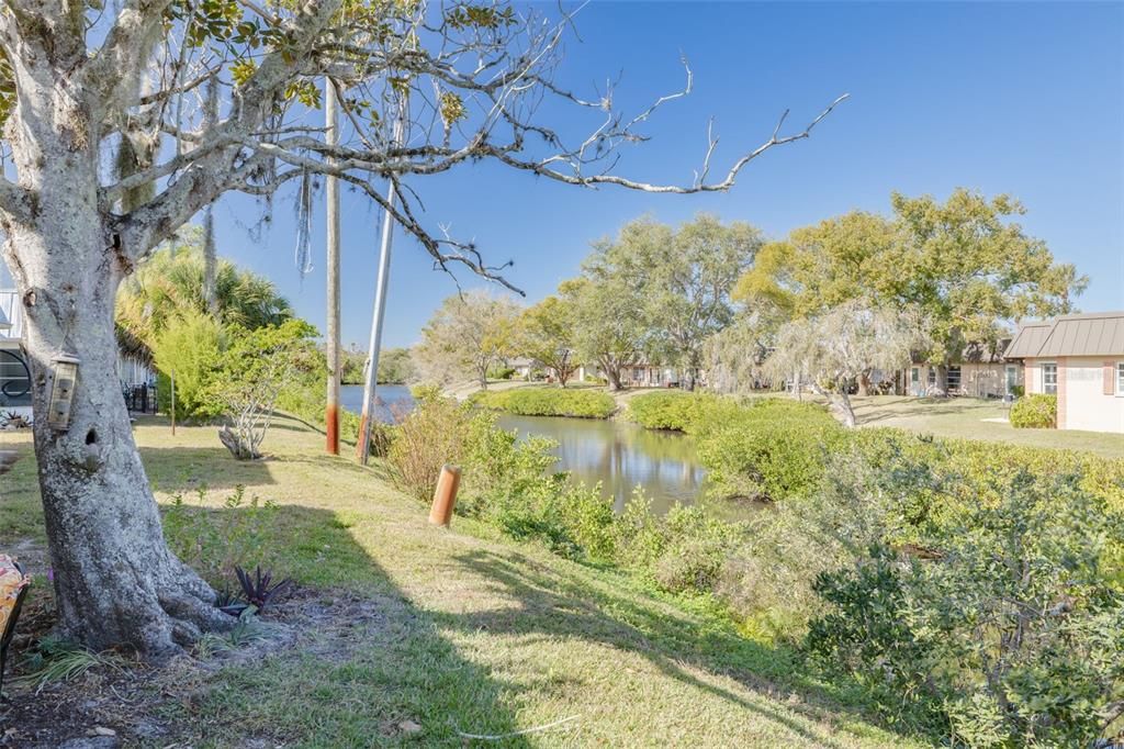 For Sale: $114,000 (2 beds, 1 baths, 831 Square Feet)