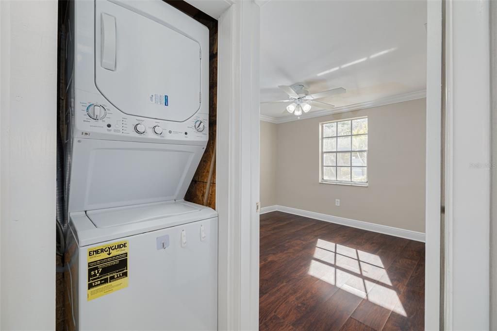 For Sale: $114,000 (2 beds, 1 baths, 831 Square Feet)