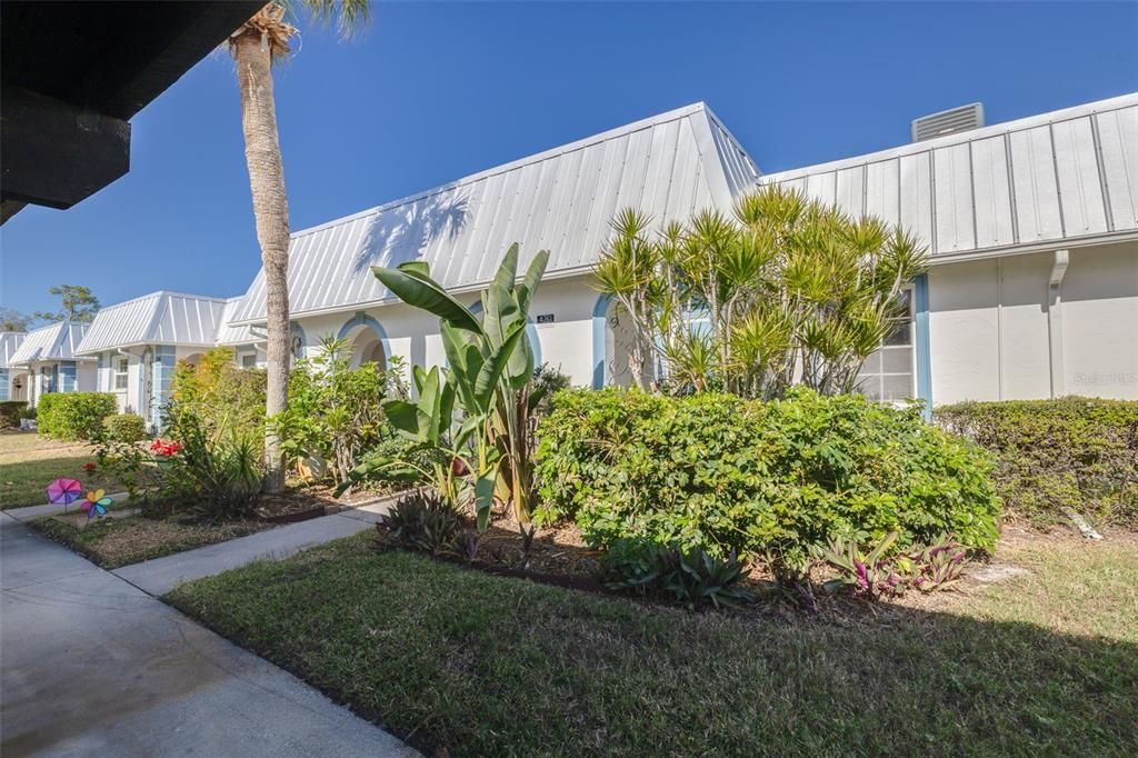 For Sale: $114,000 (2 beds, 1 baths, 831 Square Feet)