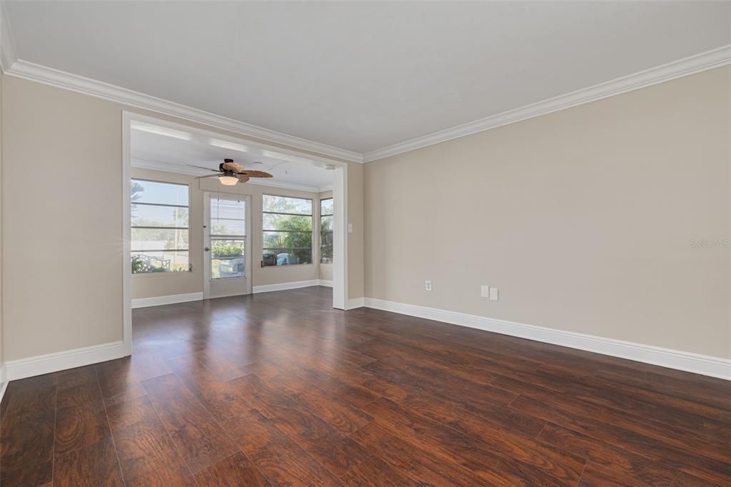 For Sale: $114,000 (2 beds, 1 baths, 831 Square Feet)