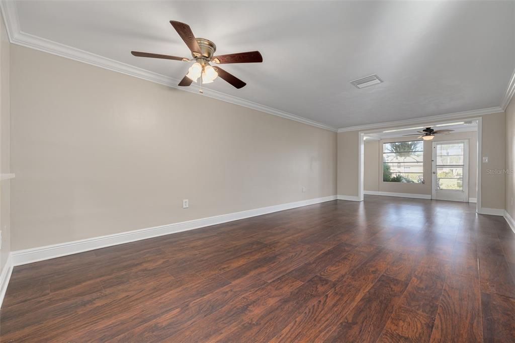 For Sale: $114,000 (2 beds, 1 baths, 831 Square Feet)