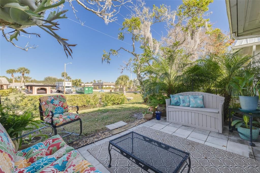 For Sale: $114,000 (2 beds, 1 baths, 831 Square Feet)