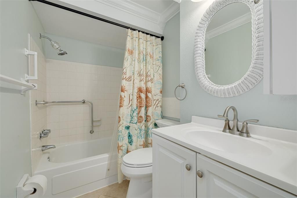 For Sale: $114,000 (2 beds, 1 baths, 831 Square Feet)