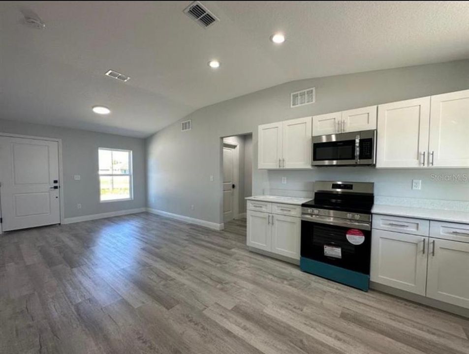 出租: $1,697 (3 贝兹, 2 浴室, 1012 平方英尺)