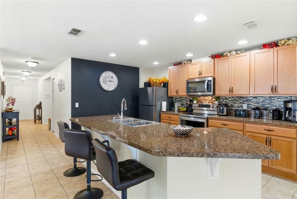 待售: $387,000 (4 贝兹, 2 浴室, 1963 平方英尺)