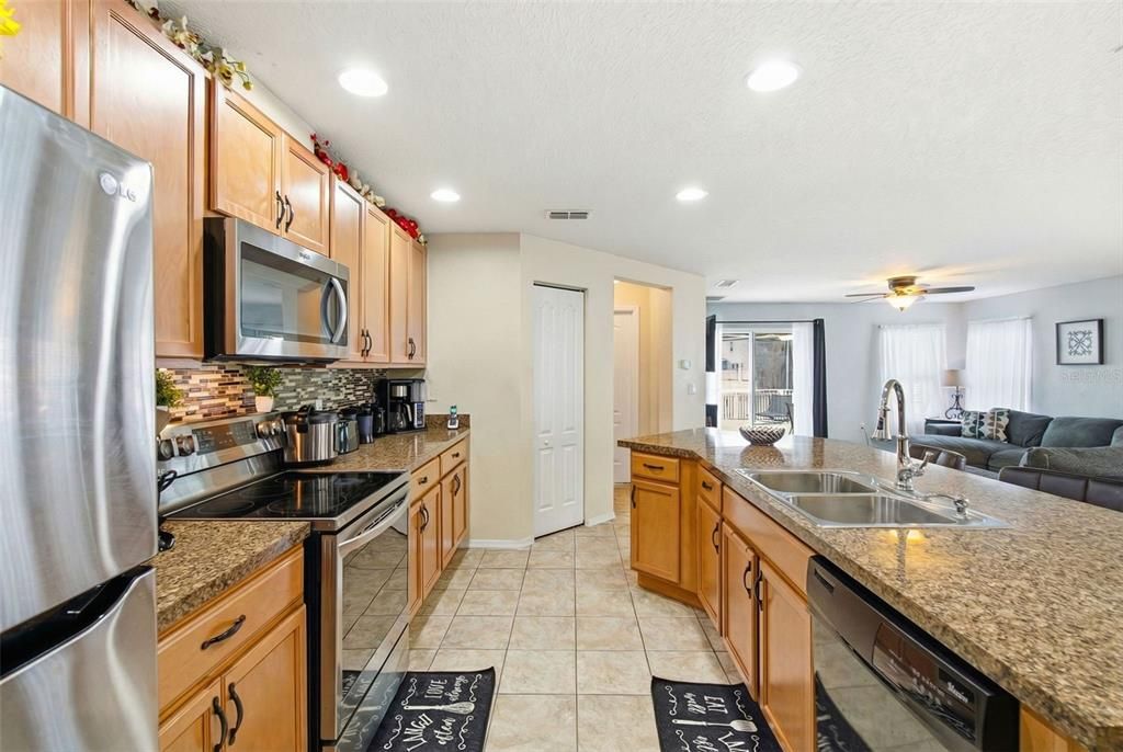 待售: $387,000 (4 贝兹, 2 浴室, 1963 平方英尺)