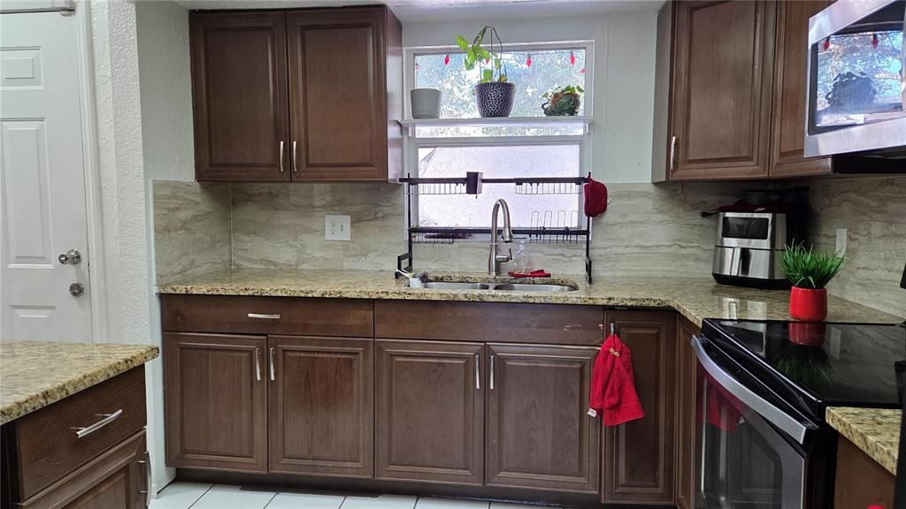 En Venta: $265,000 (3 camas, 2 baños, 1149 Pies cuadrados)