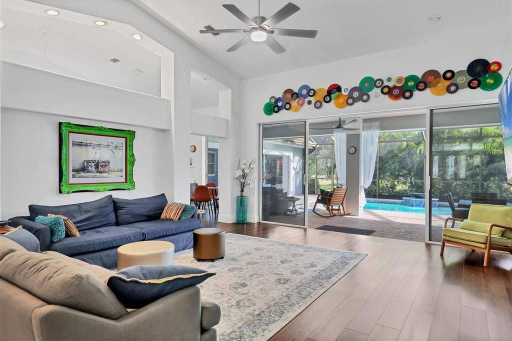 For Sale: $915,000 (3 beds, 3 baths, 2612 Square Feet)