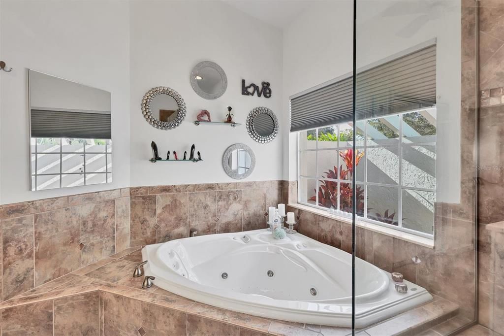 For Sale: $915,000 (3 beds, 3 baths, 2612 Square Feet)