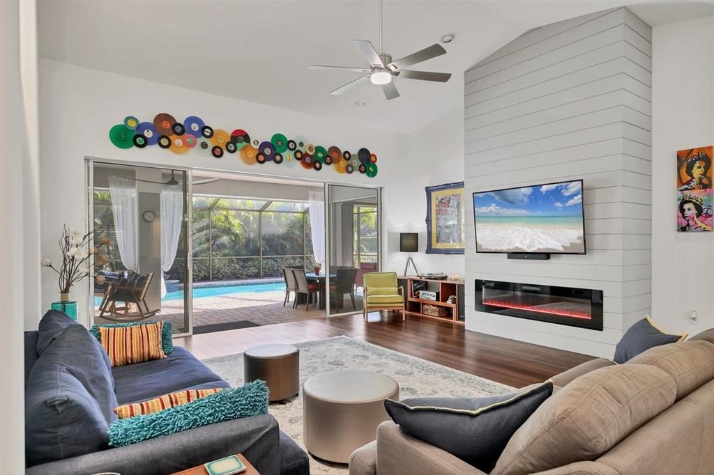 For Sale: $915,000 (3 beds, 3 baths, 2612 Square Feet)