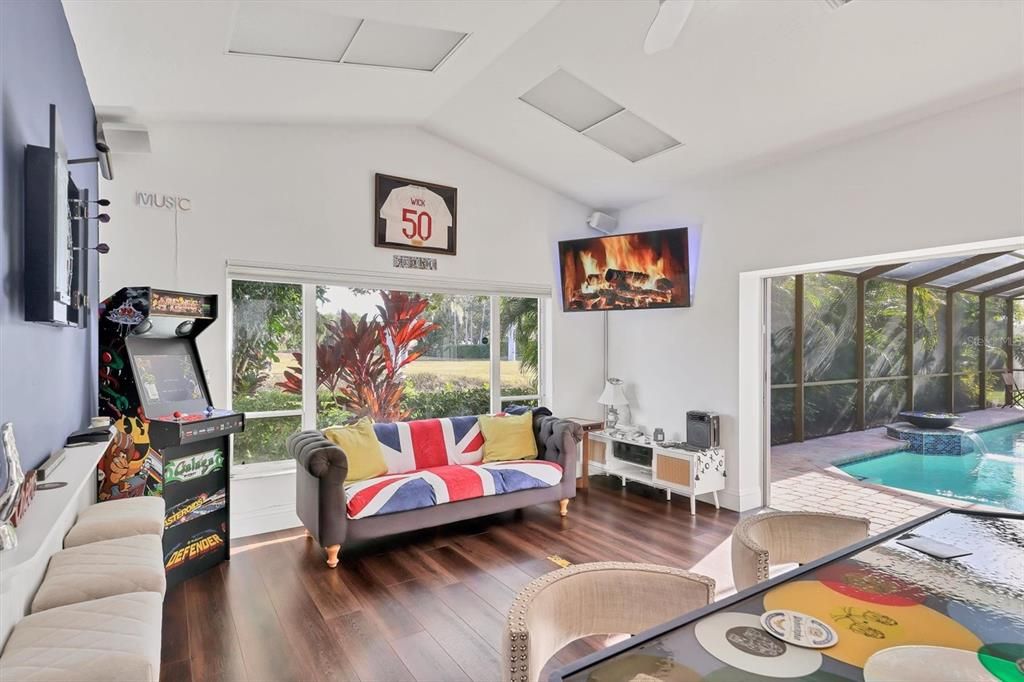 For Sale: $915,000 (3 beds, 3 baths, 2612 Square Feet)