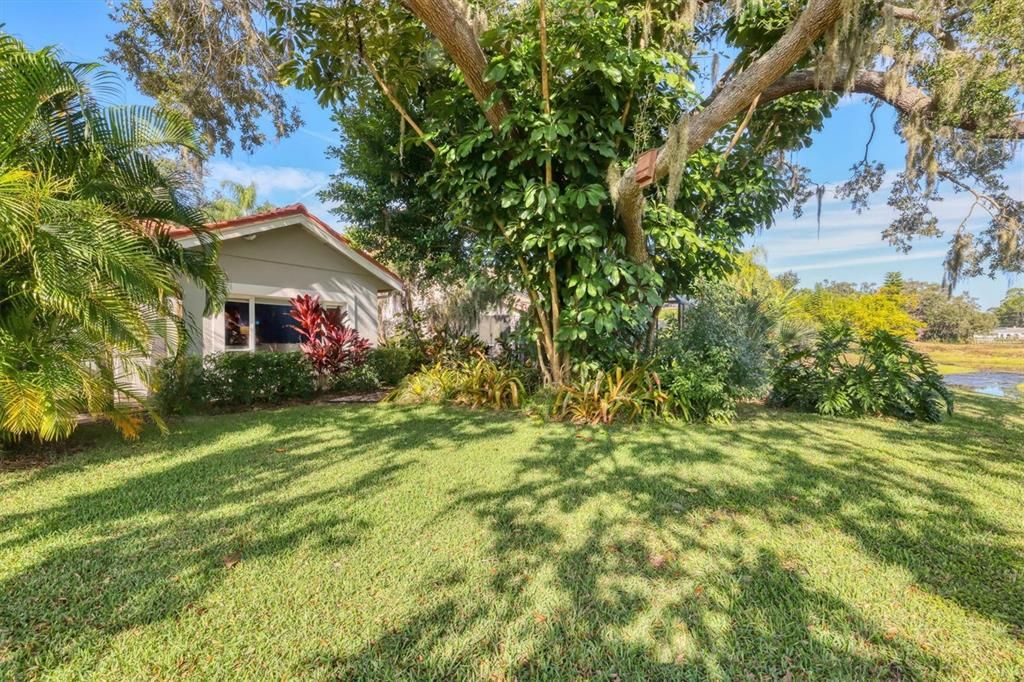 For Sale: $915,000 (3 beds, 3 baths, 2612 Square Feet)