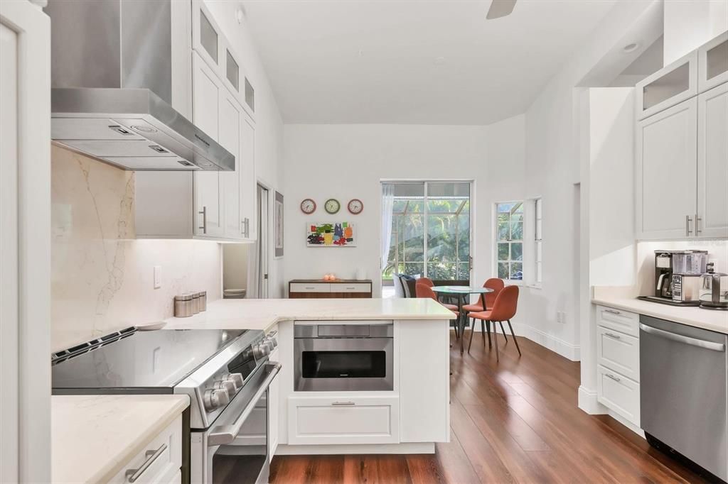 For Sale: $915,000 (3 beds, 3 baths, 2612 Square Feet)