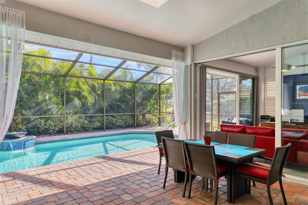 For Sale: $915,000 (3 beds, 3 baths, 2612 Square Feet)