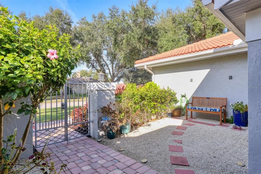 For Sale: $915,000 (3 beds, 3 baths, 2612 Square Feet)