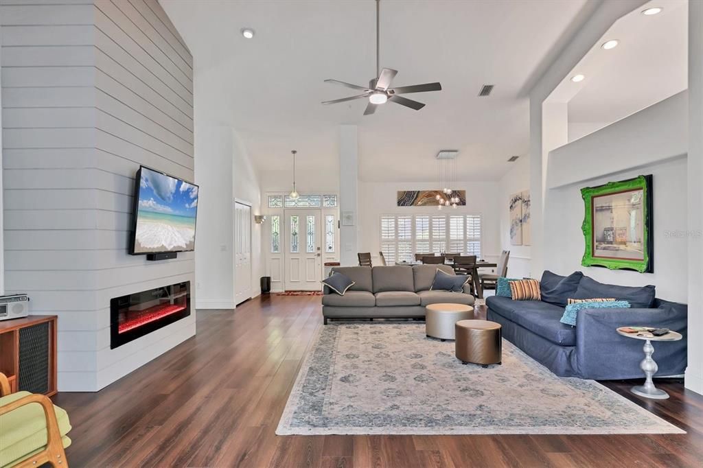 For Sale: $915,000 (3 beds, 3 baths, 2612 Square Feet)