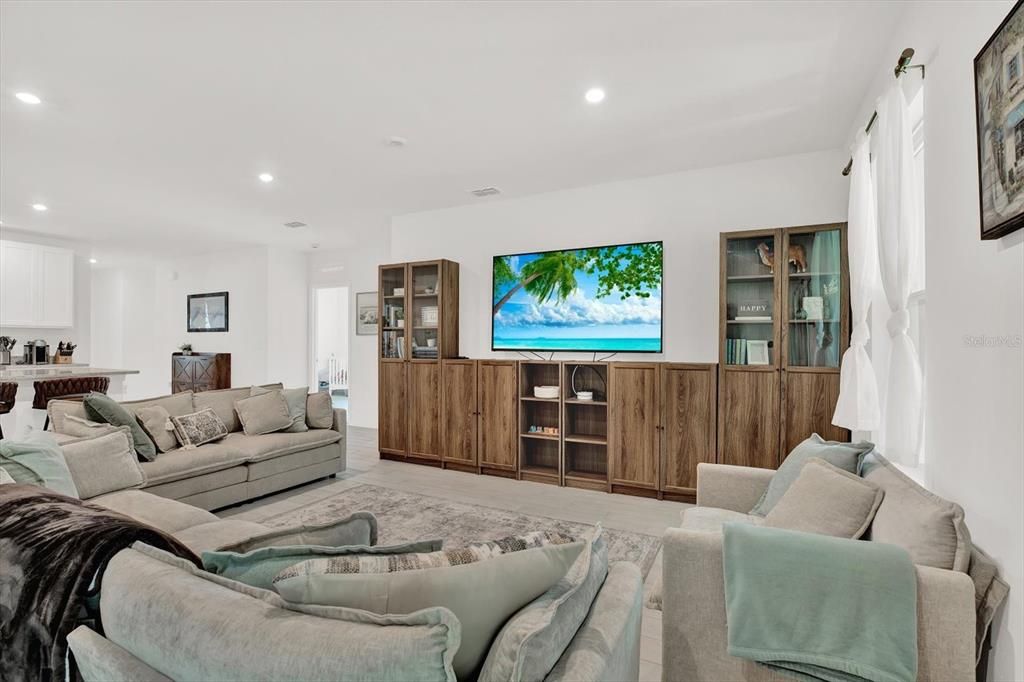 В аренду: $2,300 (4 спален, 2 ванн, 2059 Квадратных фут)